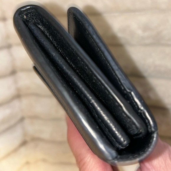 Henri Bendel Black Leather Wallet with Gold Accent - Picture 7 of 7